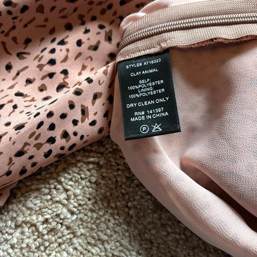 Astr the Label animal print v neck puff long sleeve top size L